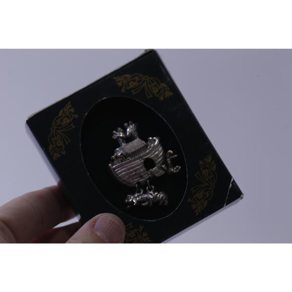 Noah's Ark with Hanging Animal Charms, Silver Brooch, Jewelry, Eye-catching - Picture 2 of 3